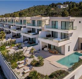 Selection of 5 bedroom seafront villas with heated pool on Ciovo near Trogir, sleeps 10